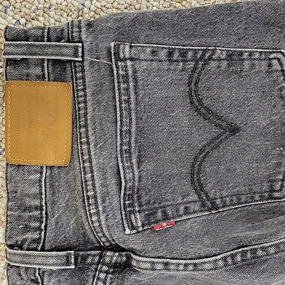 Levi's Premium, women's Gray Wedgie Straight Crop Raw Hem  Jeans Sz 27 X 26, - Picture 3 of 7